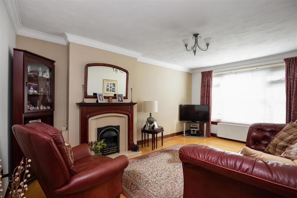 8c Cairneyhill Road, Crossford, KY12 8NZ 2 bed detached bungalow £279,950