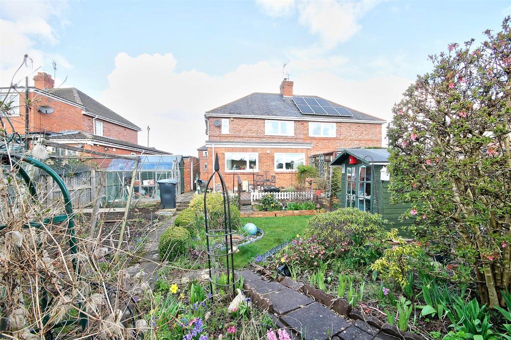 Appledore Gardens, Chester Le Street... 3 bed semidetached house for