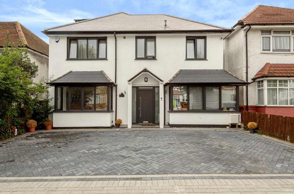 Millway, Mill Hill, London, NW7 5 bed detached house £1,400,000