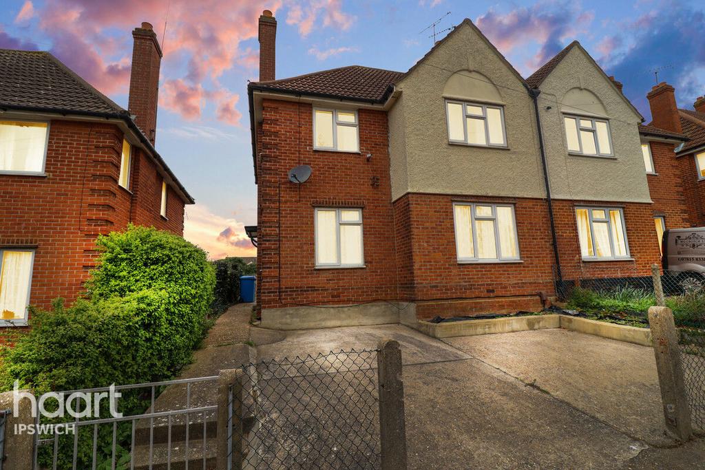 Geneva Road, Ipswich 3 bed semidetached house for sale £240,000