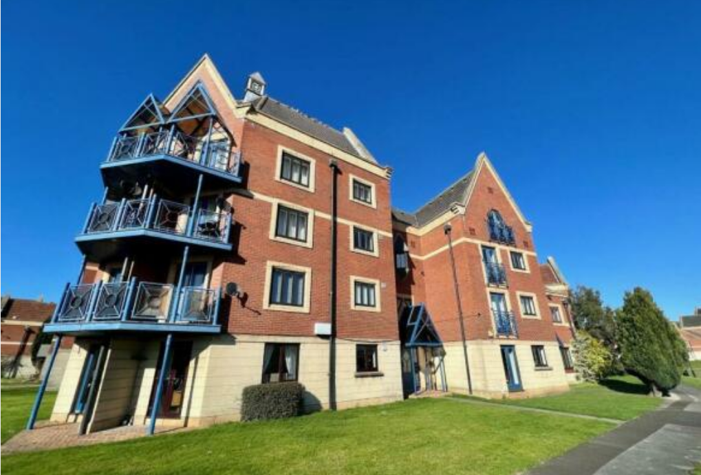 Anchorage Mews, Thornaby... 4 bed flat £100,000