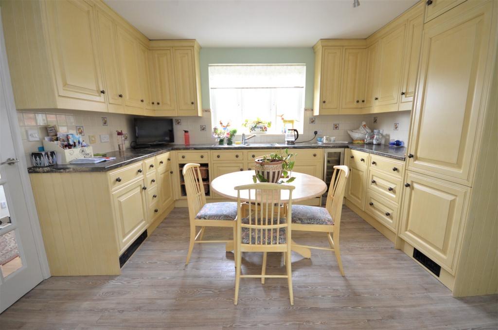 Broomleaf Road, Farnham, Surrey, GU9 3 bed bungalow for sale £1,100,000