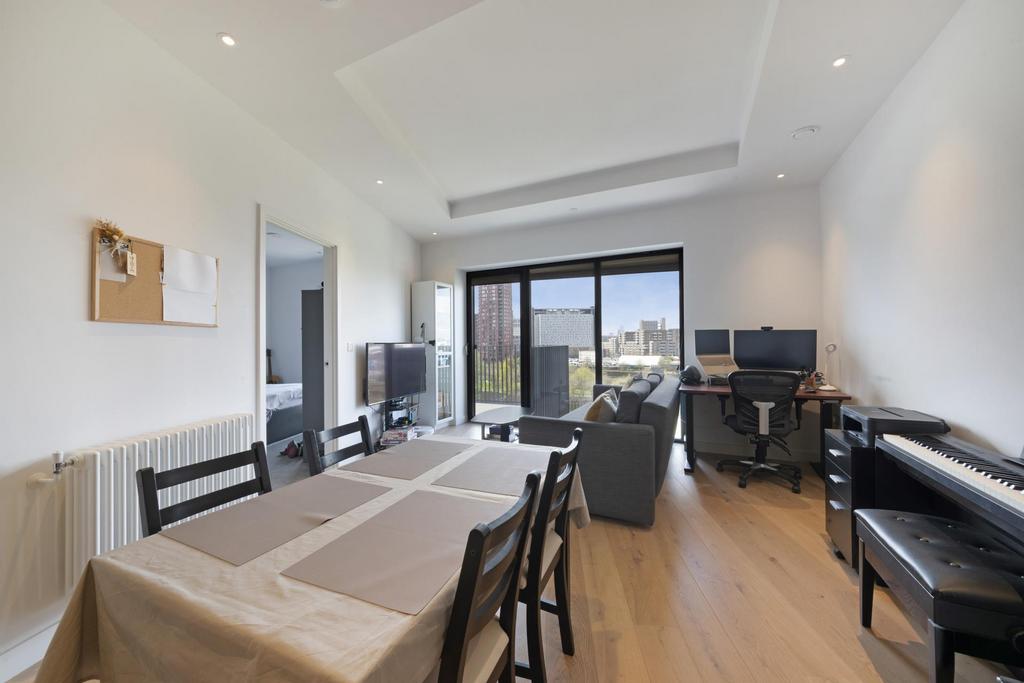 Modena House, London City Island, London, E14 1 bed apartment to rent