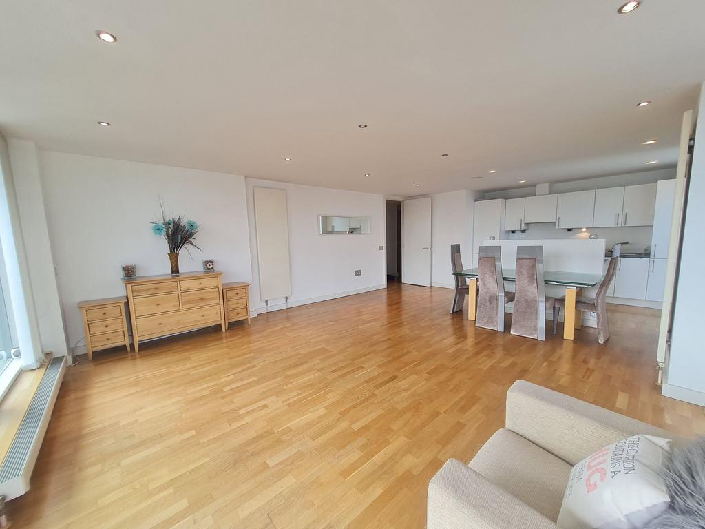Open plane lounge and kitchen Photograph 8