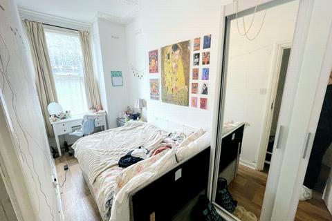 3 bedroom flat to rent, Fairbridge Road, Archway, N19