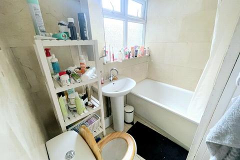 3 bedroom flat to rent, Fairbridge Road, Archway, N19