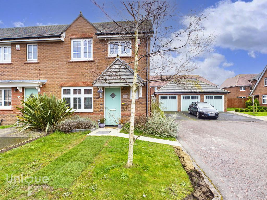Detached house exterior, driveway