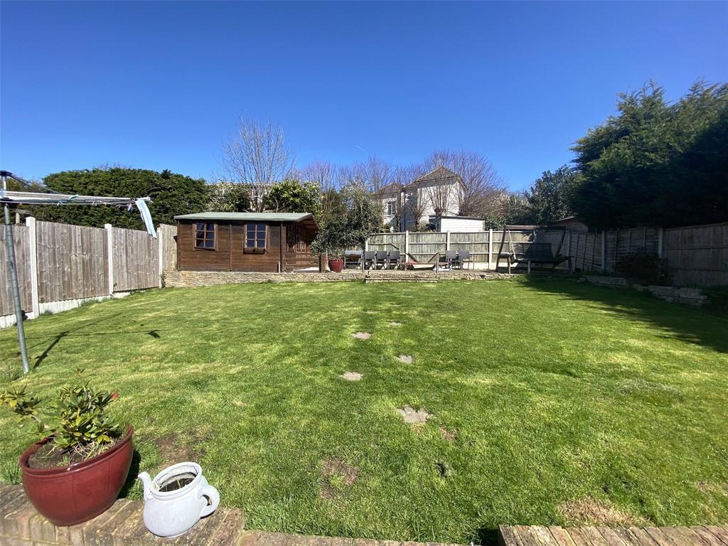 Crown Hill, Rayleigh, Essex, SS6 4 bed bungalow for sale £725,000