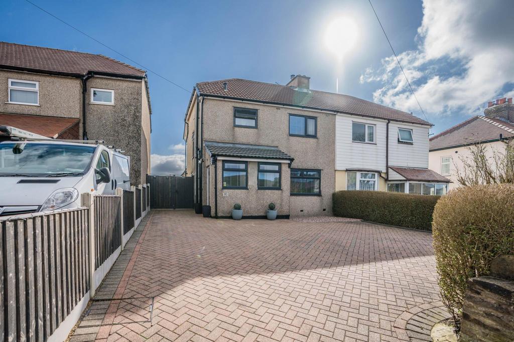 Brown Edge Road, Buxton, Derbyshire, SK17 3 bed semidetached house for