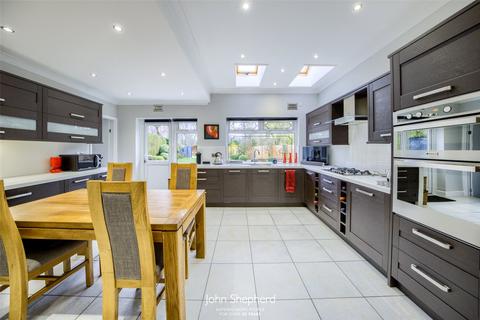 16 Fishers Drive, Shirley, Solihull, B90 1QH