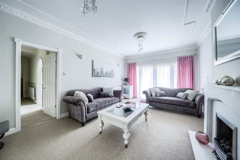 16 Fishers Drive, Shirley, Solihull, B90 1QH