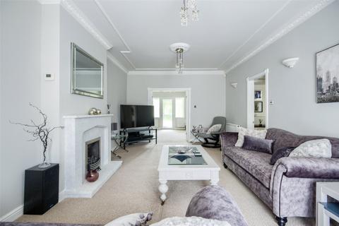 16 Fishers Drive, Shirley, Solihull, B90 1QH