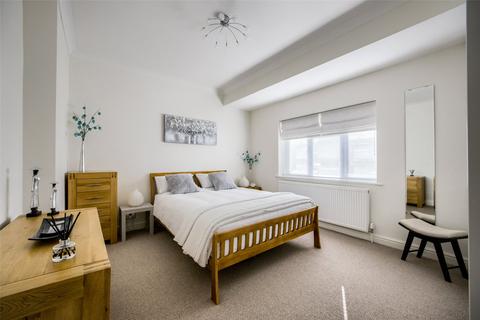 16 Fishers Drive, Shirley, Solihull, B90 1QH