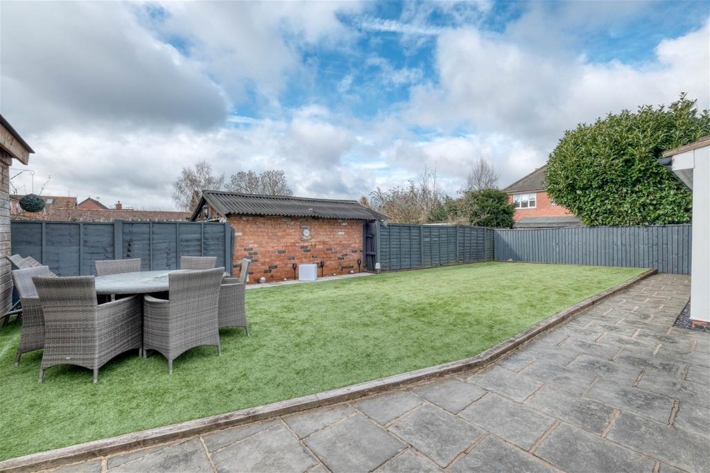 Meadow Road, Catshill, Bromsgrove, B61 0JJ 4 bed detached house for