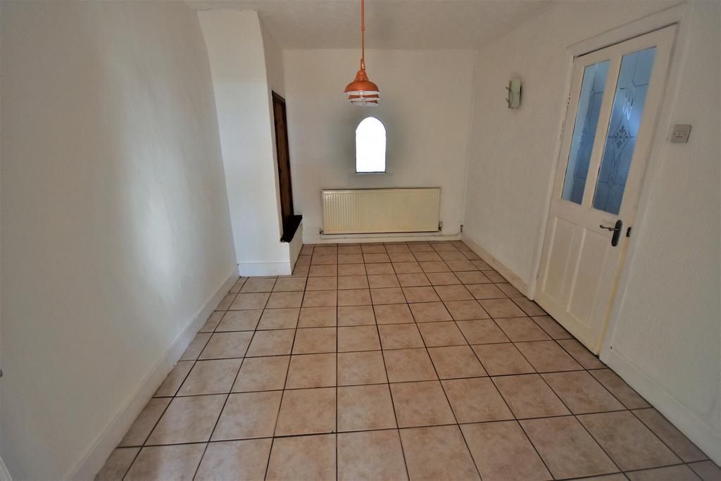 Vounog Hill, Penyffordd, CH4 3 bed semidetached house £950 pcm (£219 pw)
