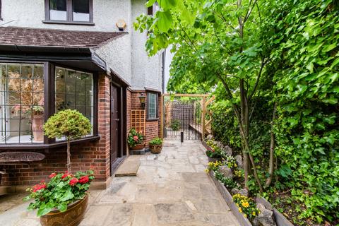 undefined, Great North Road, Highgate, N6