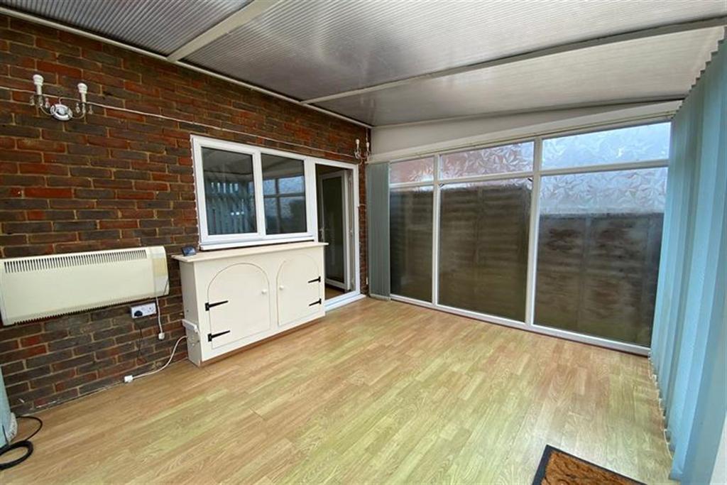 Burleigh Piece, Linden Village, Buckingham, MK18 2 bed end of terrace