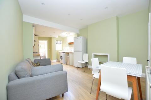 3 bedroom terraced house to rent, Livingstone Street, Norwich, NR2