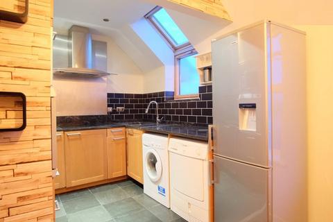 2 bedroom flat for sale, Warren Way, Edgware HA8