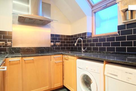 2 bedroom flat for sale, Warren Way, Edgware HA8