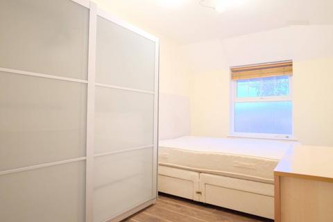 2 bedroom flat for sale, Warren Way, Edgware HA8