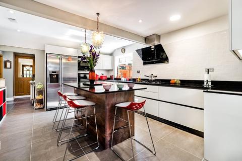 3 bedroom bungalow to rent, Middle Hill, Egham, Surrey, UK, TW20