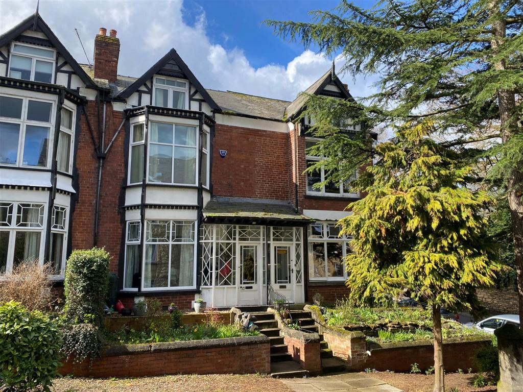 Boston Spa, Pine Tree Avenue, LS23 4 bed end of terrace house £475,000