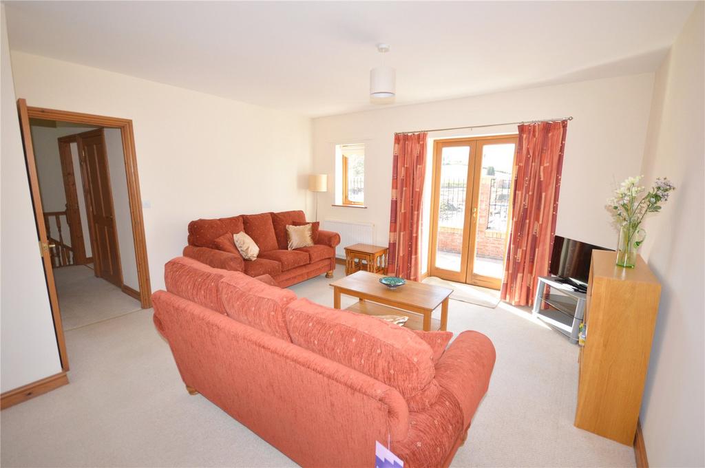 Oak View, Sarn, Newtown, Powys, SY16 3 bed detached house for sale £299,950