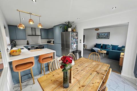 4 bedroom detached bungalow for sale, Verwood
