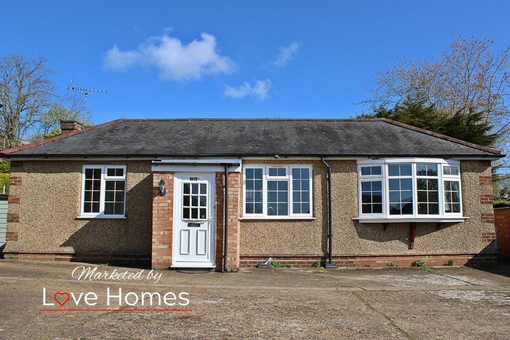 Ampthill Road, Maulden 2 bed detached bungalow for sale £350,000