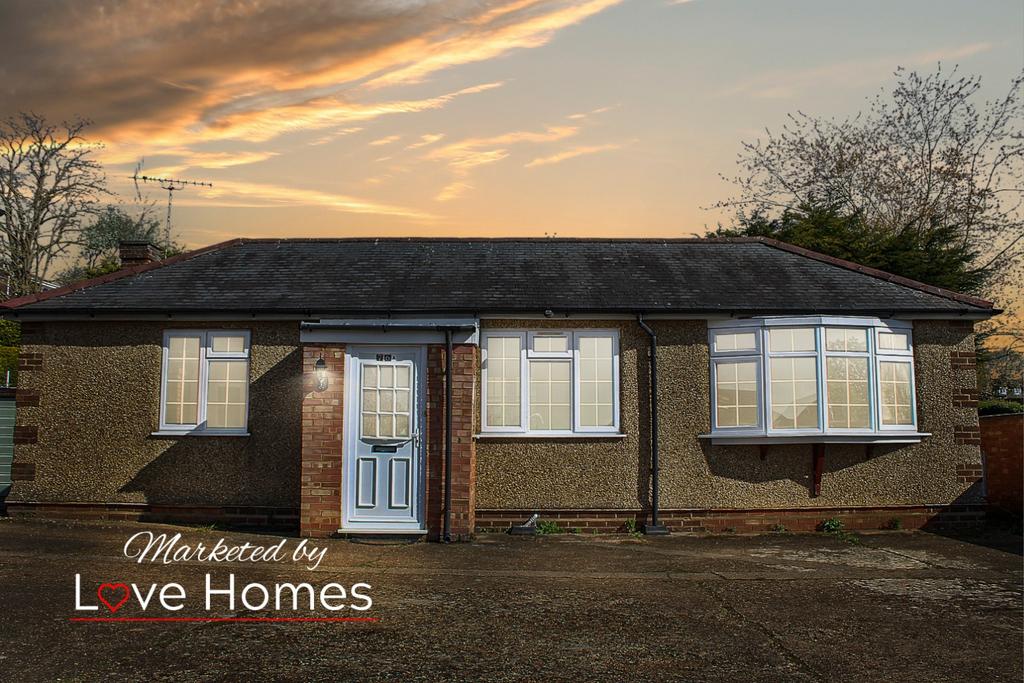 Ampthill Road, Maulden 2 bed detached bungalow for sale £350,000