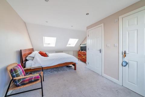 12 Canham Road, London, SE25 6RZ