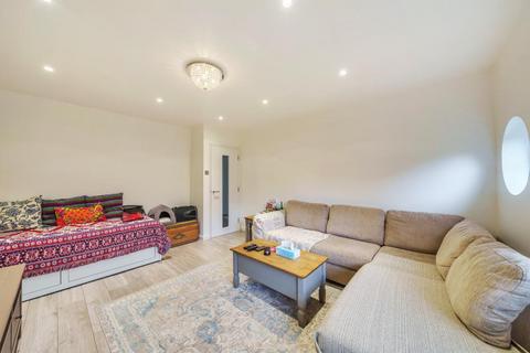 20 Hill Close, Stanmore, HA7 3BS