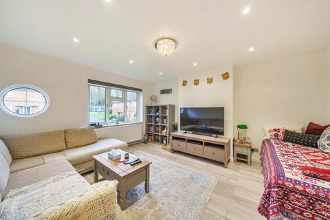 20 Hill Close, Stanmore, HA7 3BS