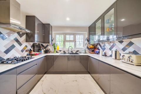 20 Hill Close, Stanmore, HA7 3BS