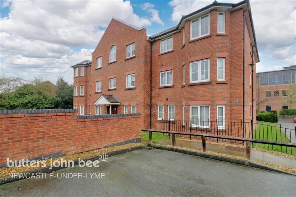 Sunnymill Drive, Sandbach 2 bed flat to rent £725 pcm (£167 pw)