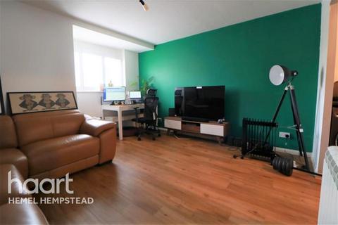 1 bedroom flat to rent, Stewart Lodge