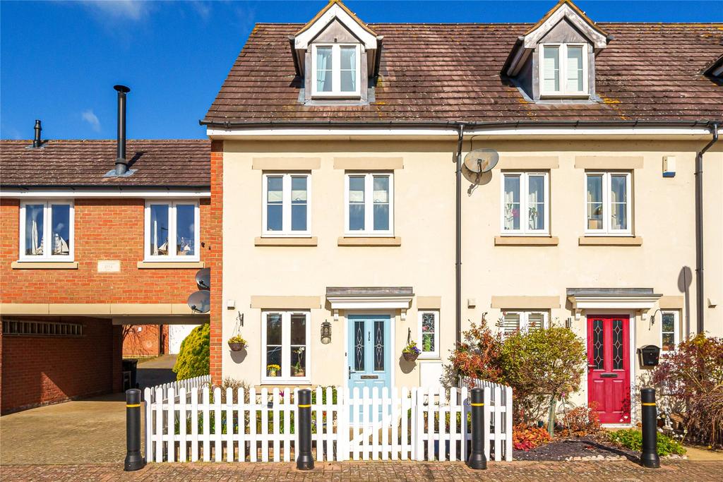 Wood End Close, Sharnbrook, Bedfordshire, MK44 3 bed terraced house £340,000