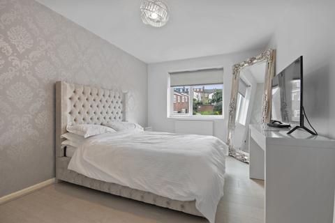 39 Kidd Place, London, SE7 8HF