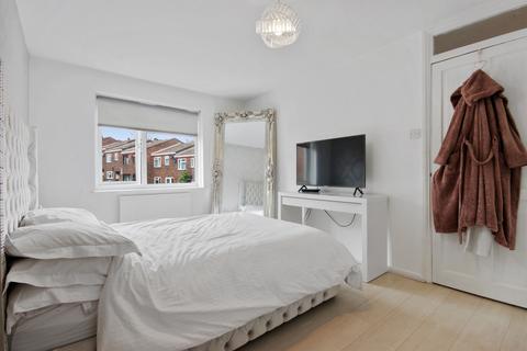 39 Kidd Place, London, SE7 8HF