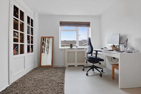 39 Kidd Place, London, SE7 8HF