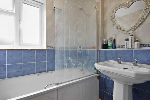 39 Kidd Place, London, SE7 8HF