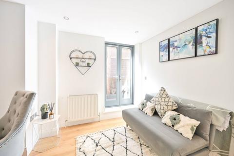 Flat 1, Quiet Way North Road, Richmond, TW9 4HB