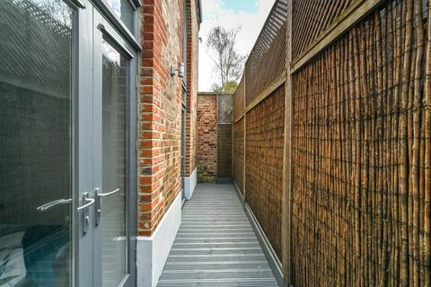 Flat 1, Quiet Way North Road, Richmond, TW9 4HB