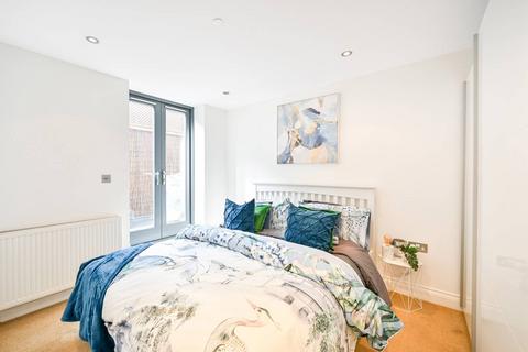 Flat 1, Quiet Way North Road, Richmond, TW9 4HB