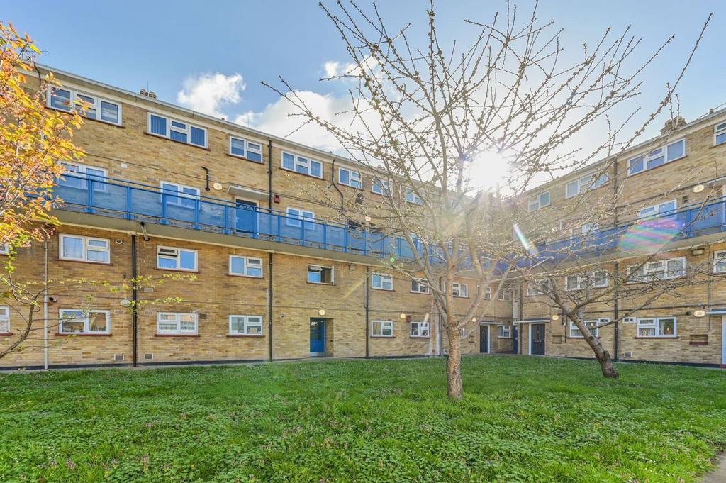 Lynmouth Road, Walthamstow, London, E17 1 bed flat for sale £230,000