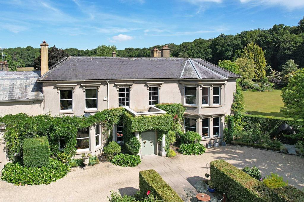 Peterley Lane, Prestwood, Great Missenden, Buckinghamshire, HP16. 5 bed link detached house for