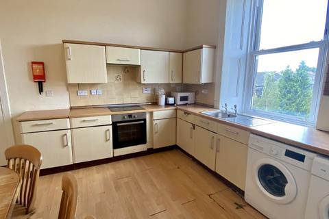 4 bedroom flat to rent, Byres Road, Glasgow, G12