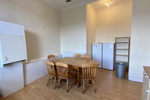 4 bedroom flat to rent, Byres Road, Glasgow, G12