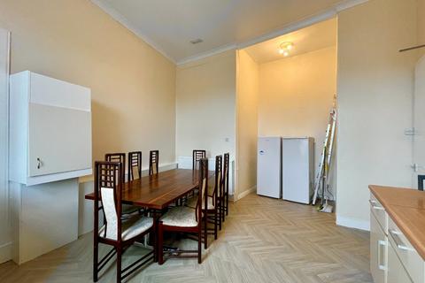 4 bedroom flat to rent, Byres Road, Glasgow, G12